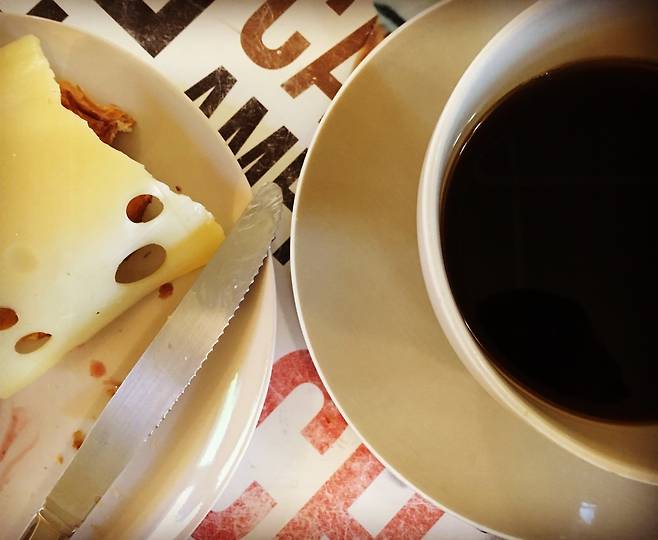 커피를 식사의 일부로 처음 포함한 것은 미식의 나라 프랑스다. 디저트와 함께 마시는 커피는 식사의 만족에 대한 기쁨을 긴 여운으로 남긴다.© News1