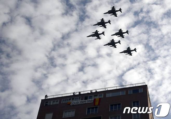 12일(현지시간) 스페인에서 국경절 행사 시범비행에 참여한 유로파이터 전투기가 추락했다. (자료사진) © AFP=뉴스1