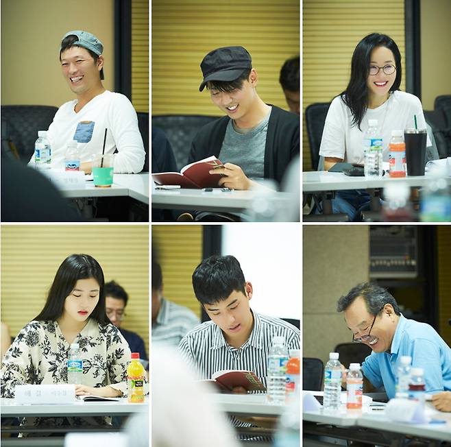 사진 : 영화 '기묘한 가족' 대본리딩 현장 / 메가박스㈜플러스엠 제공