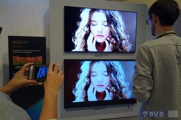 삼성전자는 지난 1월 미국 라스베이거스 킵 메모리 얼라이브 센터에서 열린 신제품 공개 행사에서 QLED와 OLED TV 화질을 비교 시연했다.