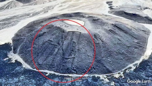 사우디, ‘게이트’ 닮은 7000년 된 구조물 무더기 발견