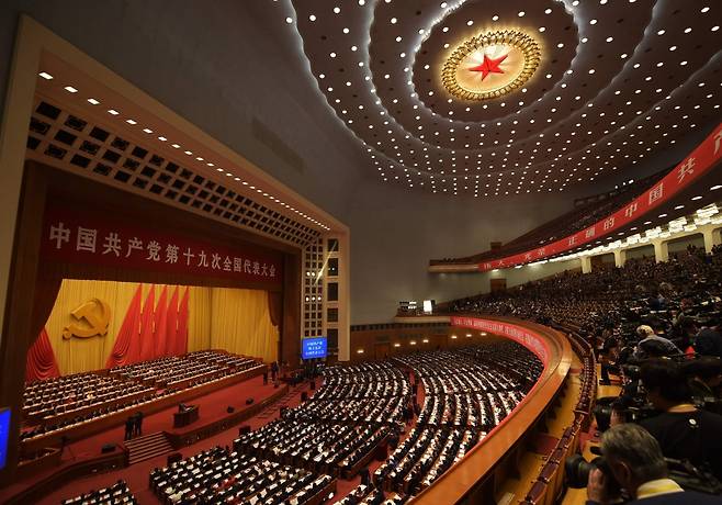 중국 공산당 제19차 전국대표대회가 열리고 있는 베이징의 인민대회당 모습. /AFPBBNews=뉴스1