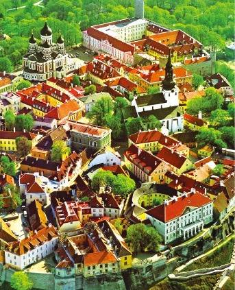 성과 성당, 저택이 모여있는 구시가 고지대.