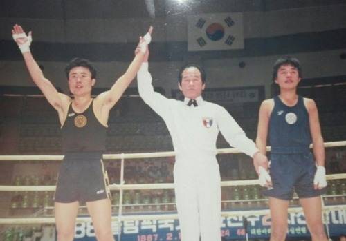 (사진3) 88 서울 올림픽 2차선발전에서 변정일을 꺽고 우승하는 김성길(좌측).