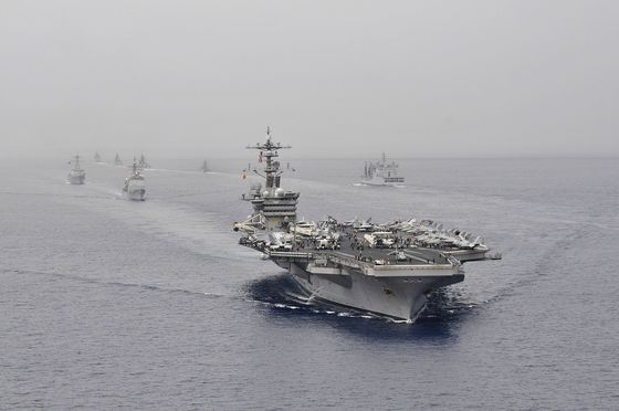 2012년 미국ㆍ인도ㆍ일본 합동 해상훈련인 말라바(Malabar)에 참가한 미 해군 제1항모전단. [사진 위키미디어]