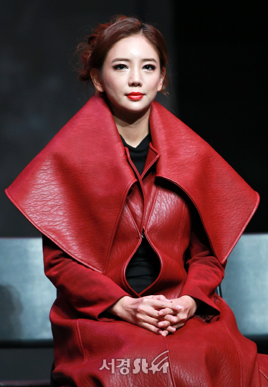배우 이태임이 9일 오후 서울 용산구 국립중앙박물관에서 연극 ‘리어왕’ 프레스콜에 참석하고 있다.