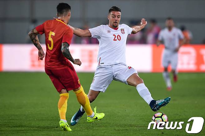 세르비아 축구 대표팀 주전 미드필더 세르게이 밀린코비치-사비치. © AFP=News1