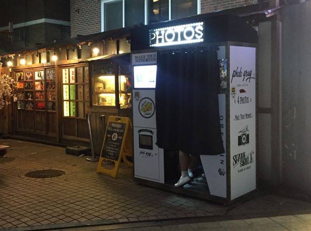 올 초 4컷 즉석사진기 업체 ‘인생네컷’의 성공을 시작으로 유사 업체들이 우후죽순 생기면서 길거리에서 4컷 즉석사진기를 보는 건 이제 어려운 일이 아니게 됐다.