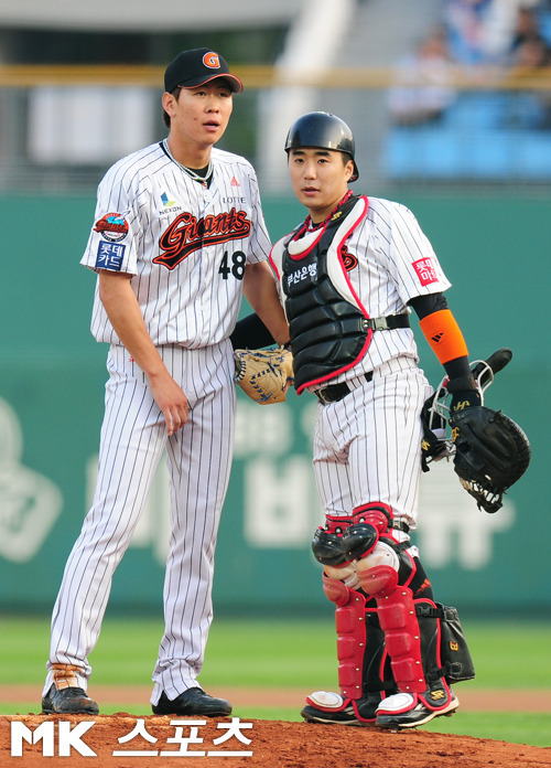 포수 김사훈(오른쪽)은 올해 57경기를 뛰었다. 2012년 프로 입문 이래 가장 많은 경기 출전이었다. 사진=MK스포츠 DB