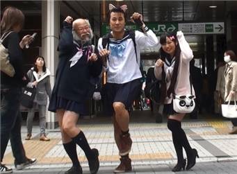 일본에서 ‘세일러복 할아버지’로 유명한 코바야시 히데아키(小林秀章)씨 /출처=야후재팬