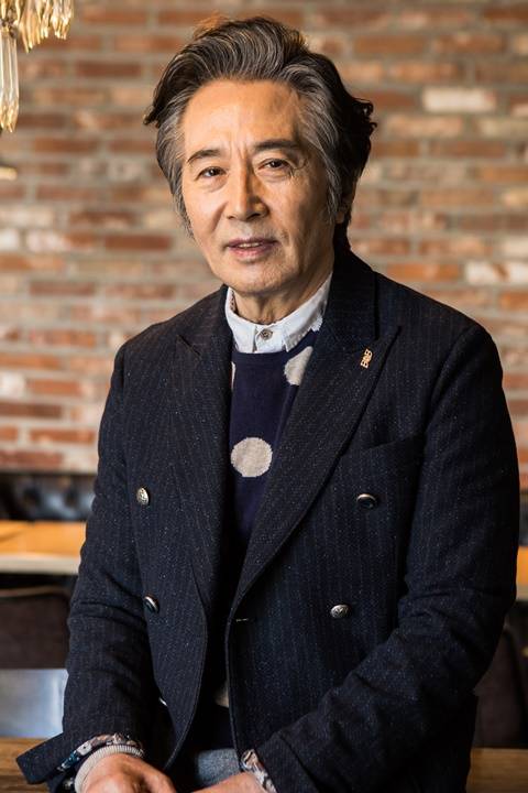 백윤식