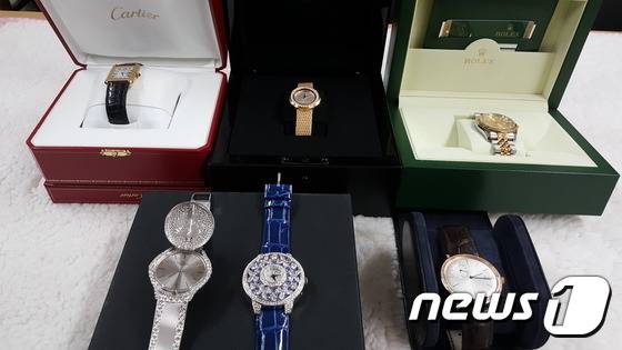 고액체납자로부터 압류한 명품시계.(국세청 제공)/뉴스1© News1