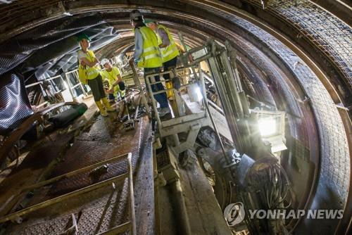 올해 8월 공개된 브레너 터널 내부 공사 모습 [DPA=연합뉴스 자료사진]