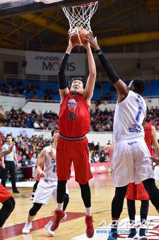 모비스 이종현의 모습. 사진제공=KBL