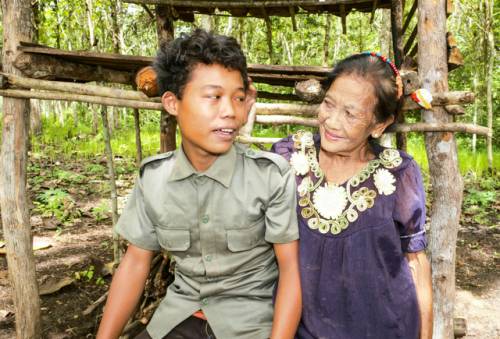 남편 슬라멧 군과 아내 로하야 씨.