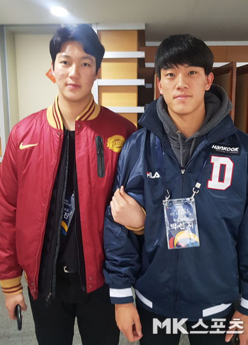 넥센 안우진(왼쪽)이 10일 대전컨벤션센터에서 열린 2018 KBO 신인 오리엔테이션에 참석했다. 사진=한이정 기자
