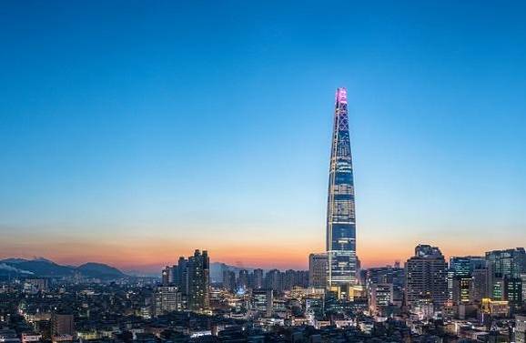 롯데월드타워 야경. /롯데물산 제공