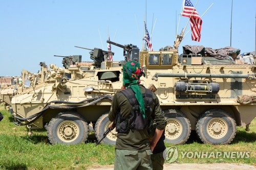 시리아 북부 쿠르드지역의 미군 장갑차[EPA=연합뉴스자료사진]