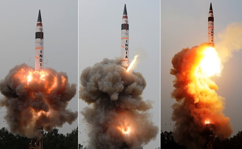 인도 대륙간탄도미사일(ICBM) '아그니-5' 시험발사 [NDTV 화면 캡처]