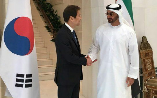 지난해 12월 10일 대통령 특사로 UAE 왕세제와 만난 임종석 대통령 비서실장. [연합뉴스]