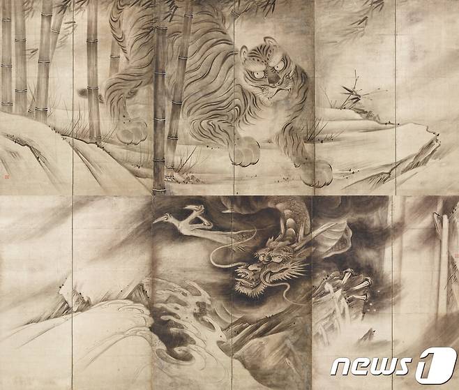 '용과 호랑이를 그린 병풍'(龍虎圖屛風), 소가 조쿠안(曾我直庵, 16세기 말~17세기 초 활동), 아즈치모모야마~에도시대, 17세기, 종이에 수묵, 각 163.6×361.7cm(6폭 1쌍), 도쿄국립박물관 소장© News1