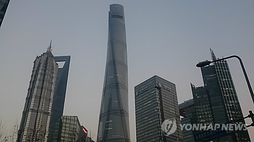 중국 상하이 고층 빌딩(황포강변) 촬영 고유선