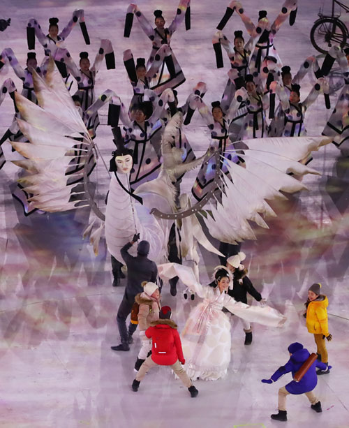 2018 평창 동계올림픽 개막식에는 인면조와 고구려 시대 무용수 의상을 입은 공연자들이 등장했다.