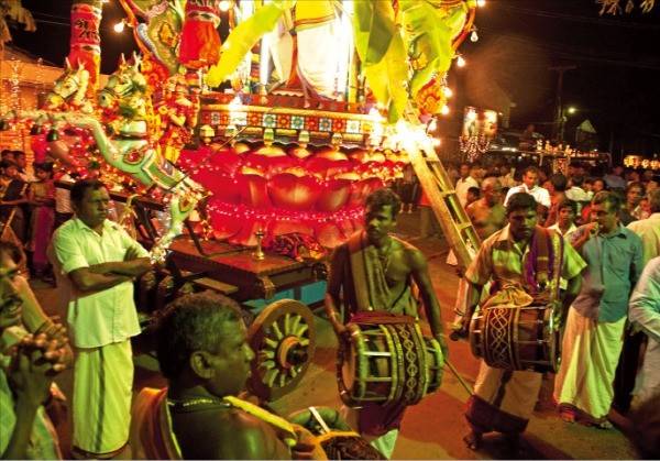 페라헤라 축제의 거리