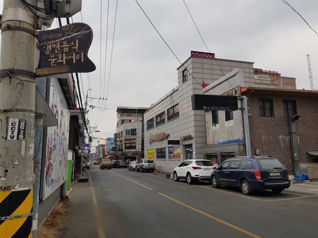 지난 14일 경기 동두천시의 대표적인 구도심 상권인 생연동 음식문화거리도 한산 모습이다.
