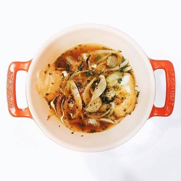 경기 고양시 수프전문점 ‘수피’의 프렌치어니언 수프. 냉동재료나 첨가물 없이 직접 사온 재료로 매일 끓여 만든다. 수피 제공