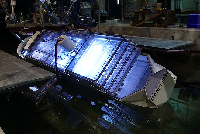 2월20일(현지시각) 네덜란드 해양연구소 마린에서 세월호의 30분의 1 크기의 모형을 통해 실험이 진행되고 있다.  © 시사저널e. 이용우