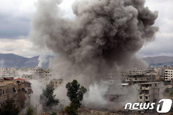 동구타에 쏟아진 정부군 폭격. © AFP=뉴스1