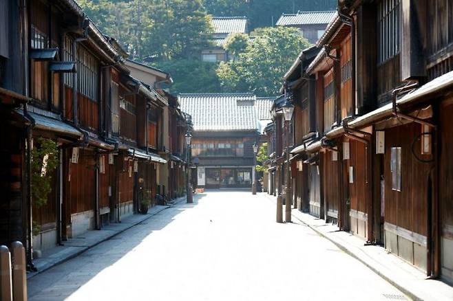 가장 일본다운 모습을 간직하고 있는 역사의 거리, 히가시차야가이. 에도 시대의 풍경이 고스란히 남아있다. (사진=일본관광청 제공)