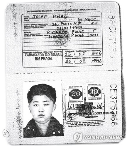 김정은으로 추정되는 사진이 부착된 브라질 여권 사본  [로이터=연합뉴스]