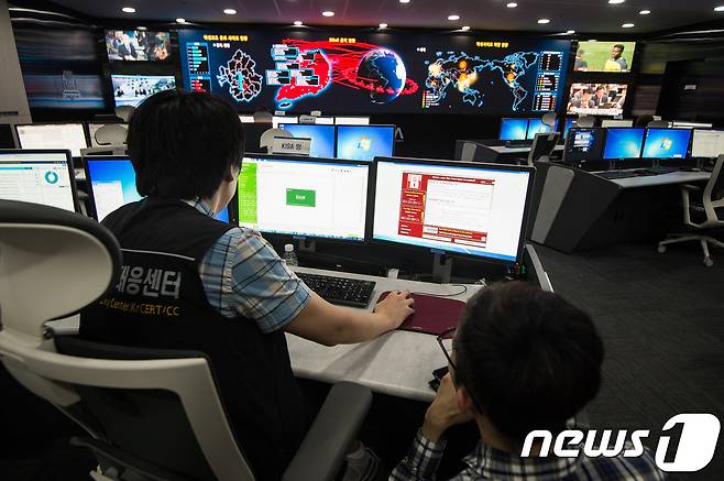 한국인터넷진흥원(KISA) 인터넷침해 대응센터 종합상황실. © News1 유승관 기자
