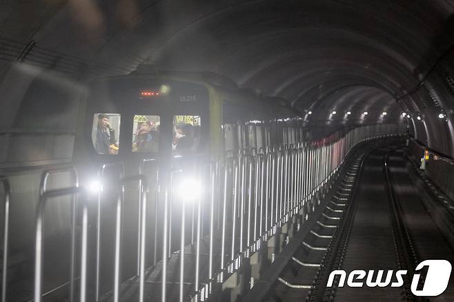 무인운행시스템으로 운영되는 경전철 우이신설선. 2017.9.3/뉴스1 © News1 유승관 기자