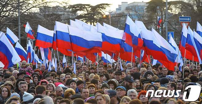 푸틴 대통령을 지지하는 시위대. © AFP=뉴스1