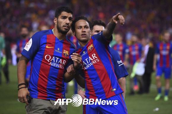 수아레즈(왼쪽)와 네이마르. ⓒAFPBBNews = News1