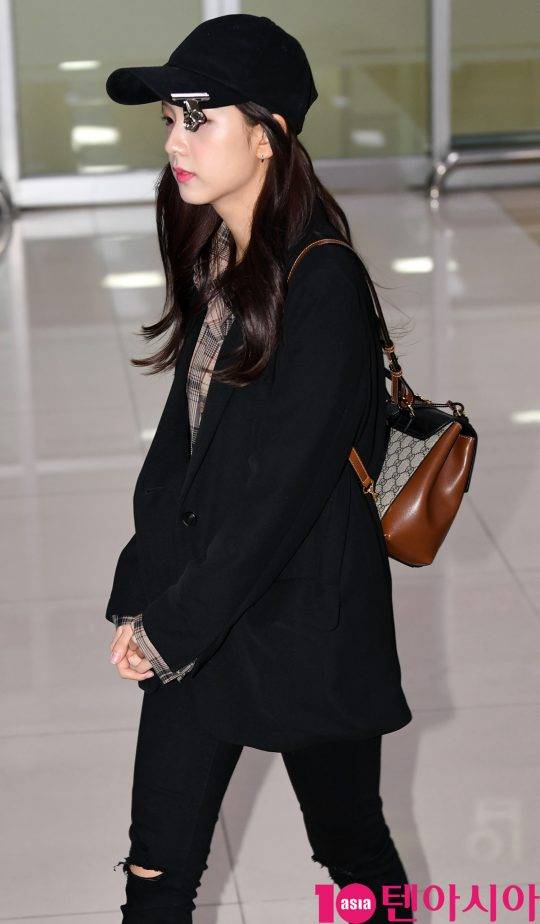 걸그룹 블랙핑크(지수, 제니, 로제, 리사) 지수가 1일 오후 일본 앨범홍보 및 방송출연을 마치고 김포국제공항을 통해 입국하고 있다.