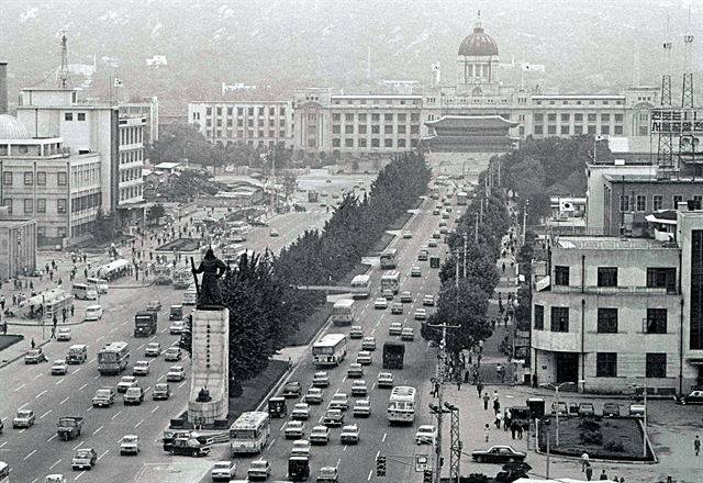 6.25 이후 변모한 광화문 거리. 한국일보 자료사진
