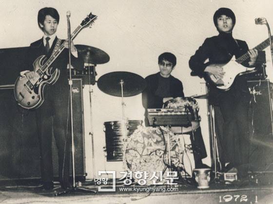 1972년 김트리오 당시 조용필(맨오른쪽). 경향신문 자료사진