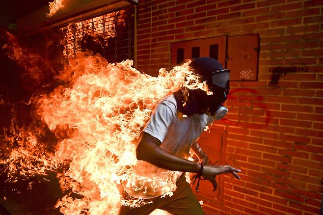 2018 세계보도사진전 대상 ‘베네수엘라의 위기’ EPA연합뉴스