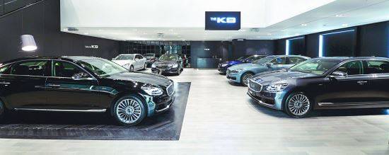 자동차 체험공간이 다양한 모습으로 진화하며 고객을 유혹하고 있다. 왼쪽부터 기아자동차 ‘살롱 드 K9'. 기아자동차 제공