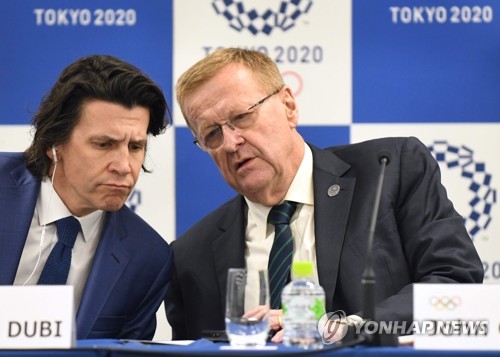 크리스토프 두비 IOC 수석국장(왼쪽)과 존 코츠 IOC 부위원장 [AFP=연합뉴스]