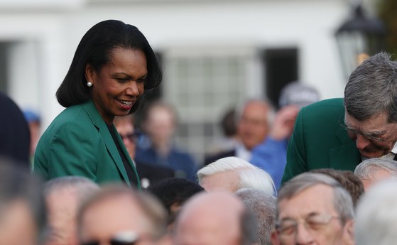 콘돌리자 라이스 전 미국 국무장관이 9일 마스터스 시상식에 참석하고 있다. 그는 2012년에 내셔널 오거스타 골프 클럽 최초 여성 회원으로 가입했다. [EPA=연합뉴스]