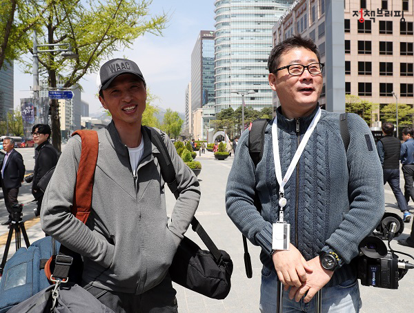 채승훈 미국 ABC뉴스 기자(왼쪽)와 김도균 로이터통신 기자.