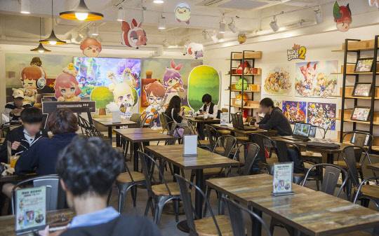 넥슨이 서울 사당역 인근에 위치한 '모펀카페'에서 오는 31일까지 운영하는 오프라인 테마카페 '메이플스토리2 카페 인 모펀!'의 전경.<넥슨 제공>