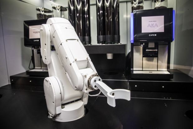 까페X의 로봇 바리스타는 다양한 커피 음료를 1시간에 120잔 만들 수 있다. (사진=씨넷)
