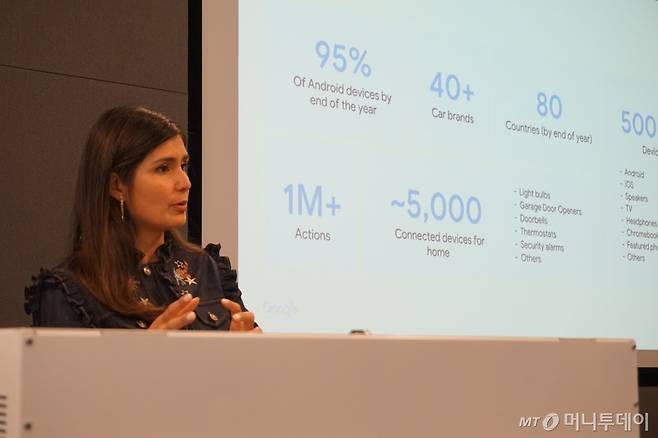 릴리안 링콘 구글 어시스턴트 프로덕트 매니지먼트 디렉터가 9일(현지시간) 미국 캘리포니아주 마운틴뷰 구글 본사에서 진행된 미디어 대상 AI(인공지능) 라운드 테이블에서 스마트 디스플레이 등 구글 AI의 발전 방향에 대해 설명하고 있다./ 사진=구글