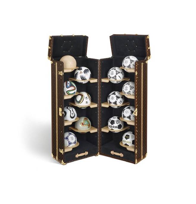 루이 비통은 2018 러시아 월드컵을 기념한 공인구 컬렉션 트렁크를 공개했다. (사진=루이비통)